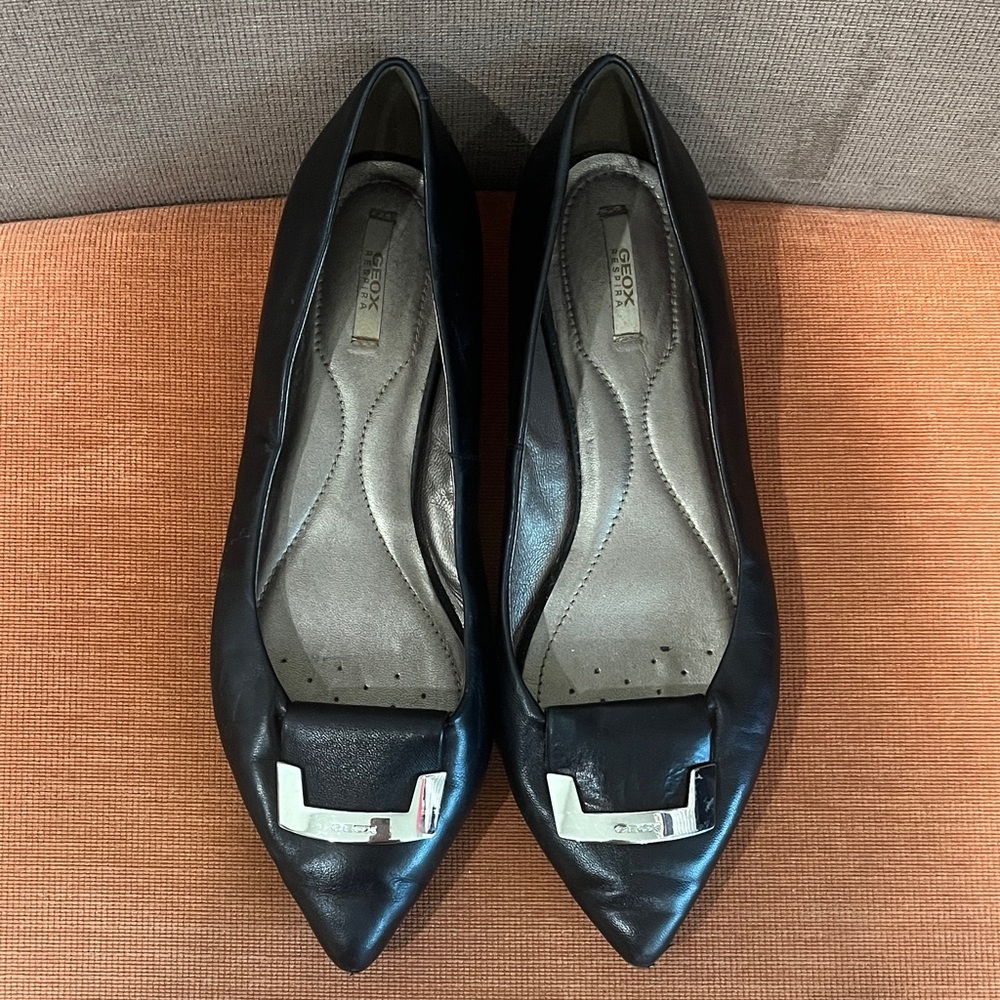 Geox Respira Black Leather Flats Silvertone Hardware size 37